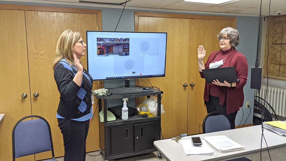 Assink sworn in as new Floyd County recorder; seeks to fill out team Assink sworn in as new Floyd County recorder; seeks to fill out team